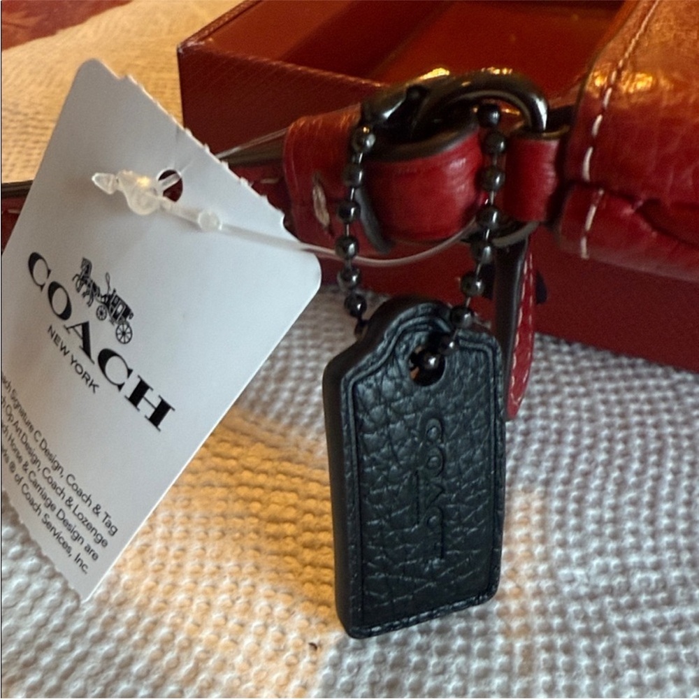 Disney Coach Minnie Mouse‎ Motif Wristlet in red pebble leather. NWT - Picture 4 of 8